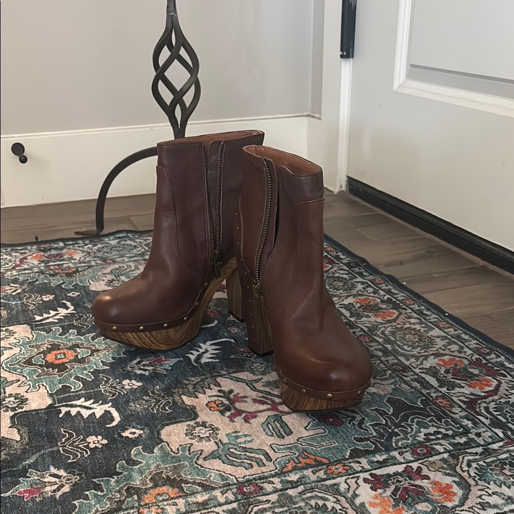 Lucky Brand Terrace Brown Leather Studded Platform Boots Clog Booties - Size 9.5